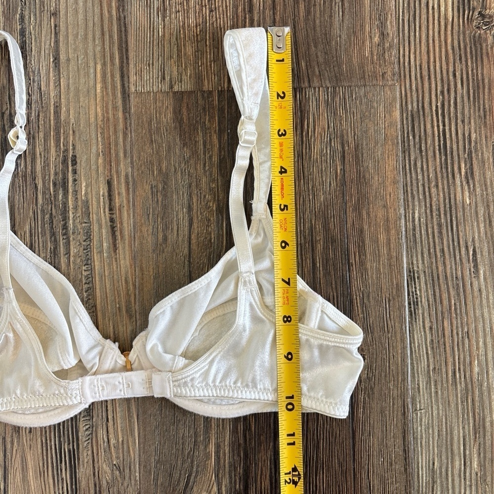 Underwire Bra Cream Textured Cup Featuring Oval Gold Tone Rhinestone NO SIZE - Picture 4 of 9
